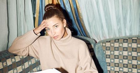 Julia Wieniawa w wannie. Pozuje w naturalnej wersji