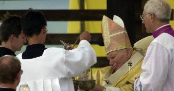 Jan Paweł II odprawia mszę w Rożniawie