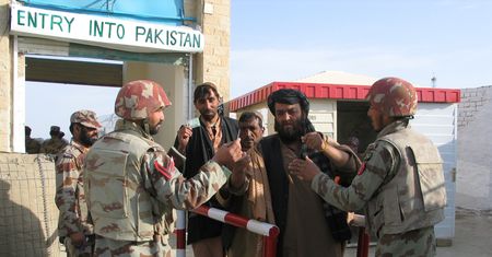 Pakistan buduje ogrodzenie na granicy z Afganistanem
