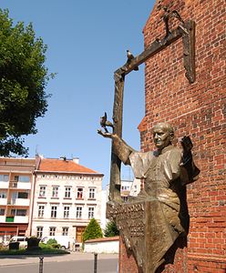 Pomniki papieża, czyli "koszmarny sen rzeźbiarza na kacu"