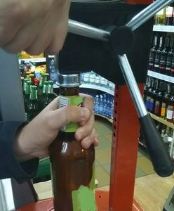 Właściciel sklepu zakpił z nocnej prohibicji. Organizuje "imprezy"
