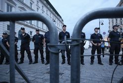 Koszty miesięcznic smoleńskich. Poseł PO: policja podaje dane, a potem wysyła do komend nakaz. KGP dementuje