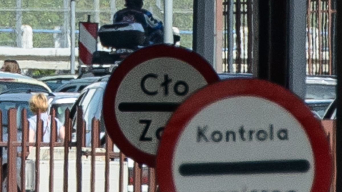 Słowacy zapewniają, że ruch samochodów osobowych, nie został wstrzymany. 