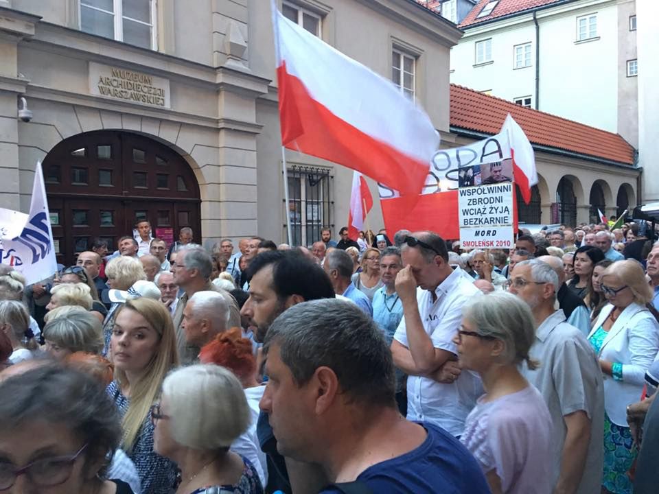 Miesięcznica smoleńska. Jarosław Kaczyński: idziemy do przodu