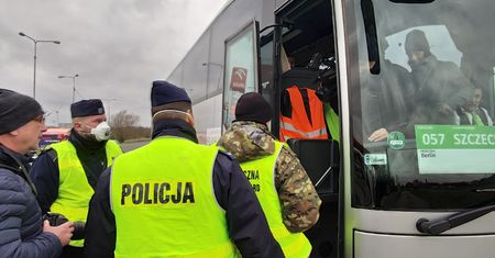 Koronawirus w Polsce. Przejechałem przez granicę. Pierwsza kontrola po 40 minutach