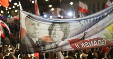 Makowski: "Dziewiąta rocznica smoleńska. Pomiędzy trotylem, zadumą a niepamięcią" [OPINIA]