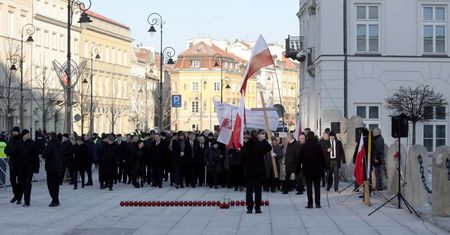 Apel Lecha Wałęsy i Władysława Frasyniuka. Jest odpowiedź rodzin ofiar katastrofy smoleńskiej