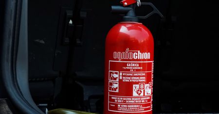 Czy gaśnica samochodowa w ogóle ma sens?