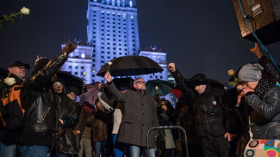 Jak co miesiąc, w niedzielę w tym samym czasie odbędą się miesięcznica i kontrmiesięcznica smoleńska