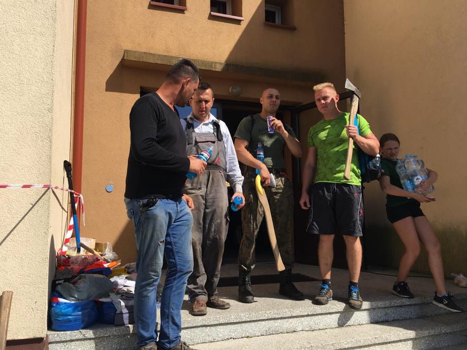 W domu kultury w Rytlu działa społeczny sztab kryzysowy. Oficjalny, państwowy jest 200 m dalej.