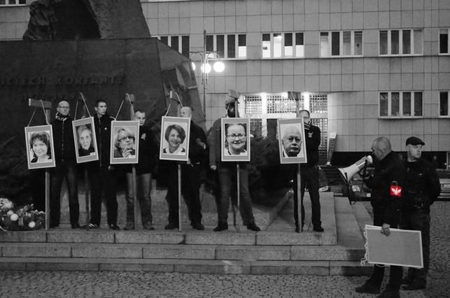 Katowice: jest śledztwo w sprawie szubienic z portretami europosłów PO