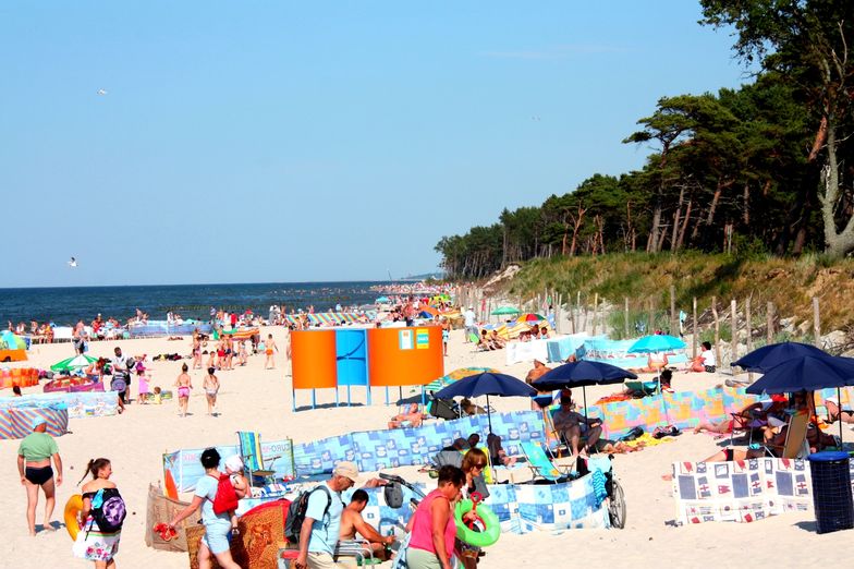 Sezon nad Bałtykiem trwa krótko, więc gminy chcą zachęcić do przyjazdu możliwie wielu turystów.