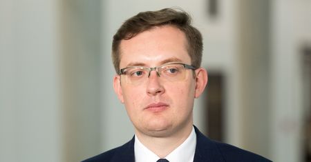 Wizyta Roberta Winnickiego "w cieniu skandalu". Biskupi kazali mu szukać innego miejsca