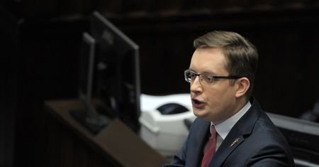 Winnicki o PiS: "Tęczowy Piątek" i propaganda "gender studies" - taka jest prawda o waszym pseudokonserwatywnym charakterze