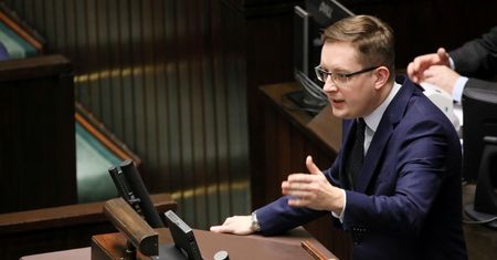 Gorąco w Sejmie. Winnicki oskarża PiS: chcecie sprzedać Żydom Polskę!