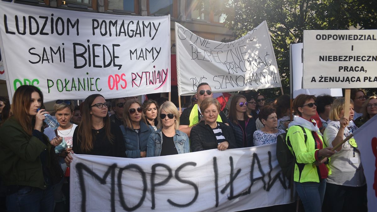 Pracownicy socjalni zbierają się do ogólnopolskiego strajku. Ma do niego dojść w drugiej połowie roku, czyli sezonie na wnioski o 500+ i 300+