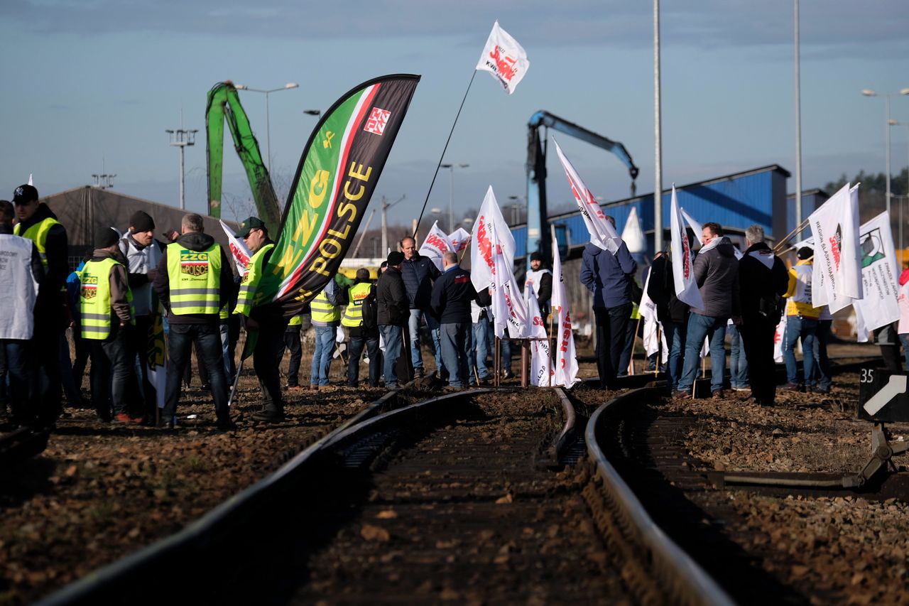 Górnicy blokowali tory. Kolejarze punktują: zrobili nie to, co chcieli