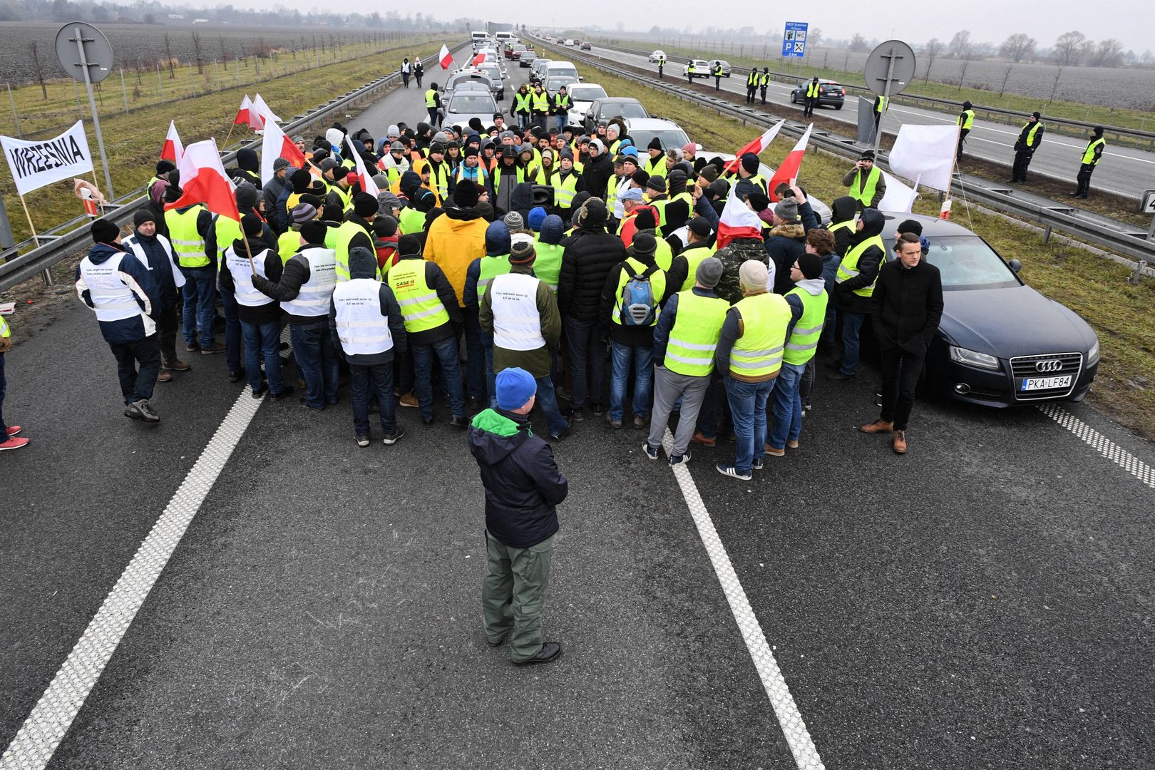 Policja mogła usunąć protestujących z A2. Ale nie taka jest praktyka