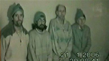 Zakładnicy w filmie wyemitowanym przez telewizję Al-Dżazira