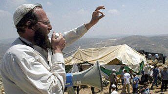 Izraelscy osadnicy podczas ewakuacji