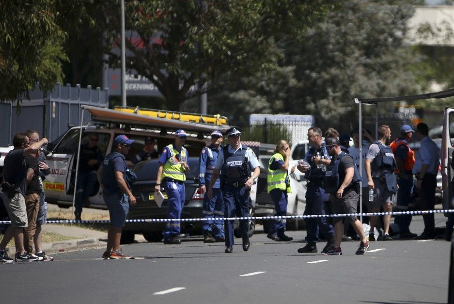 Policja odbiła zakładników w Sydney. Zamachowiec znaleziony martwy