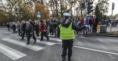 Wszystkich Świętych, czyli policyjna akcja "Znicz" 2019" na drogach Warszawy i całej Polski