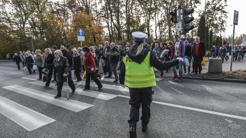 Wszystkich Świętych. Policyjna akcja "Znicz 2019" potrwa od 31 października do 3 listopada br.