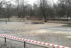 Powiśle. Poważna awaria sieci ciepłowniczej. Ogromna dziura na środku ulicy
