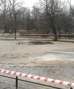 Powiśle. Poważna awaria sieci ciepłowniczej. Ogromna dziura na środku ulicy