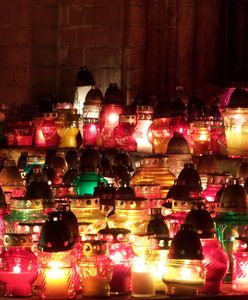 Ceny zniczy w górę. Sklepy tną promocje na Wszystkich Świętych