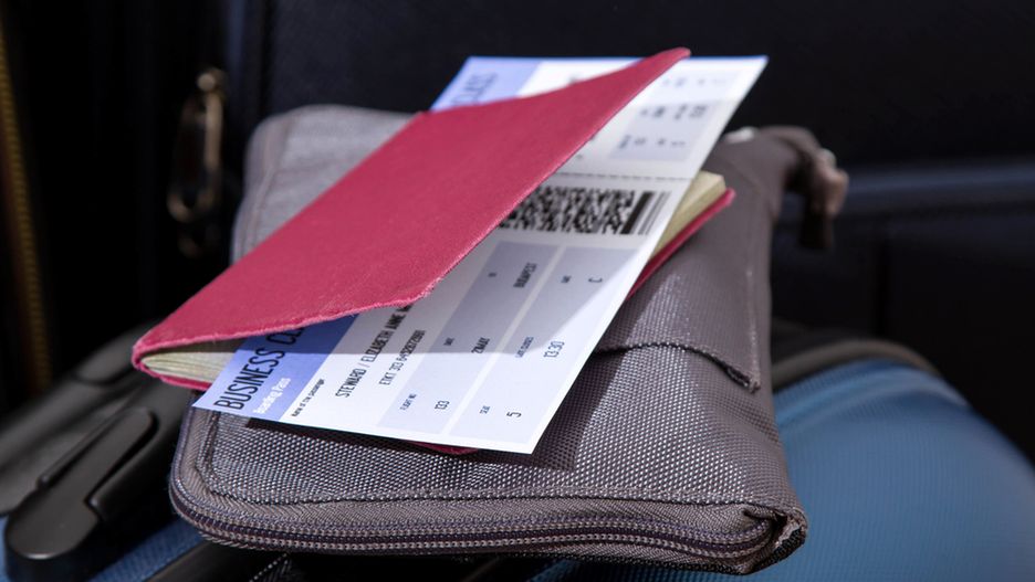 Mężczyzna skontaktował się biurem obsługi klienta United Airlines, jednak nikt nie potrafił udzielić mu odpowiedzi, czy będzie mógł zrealizować kupon