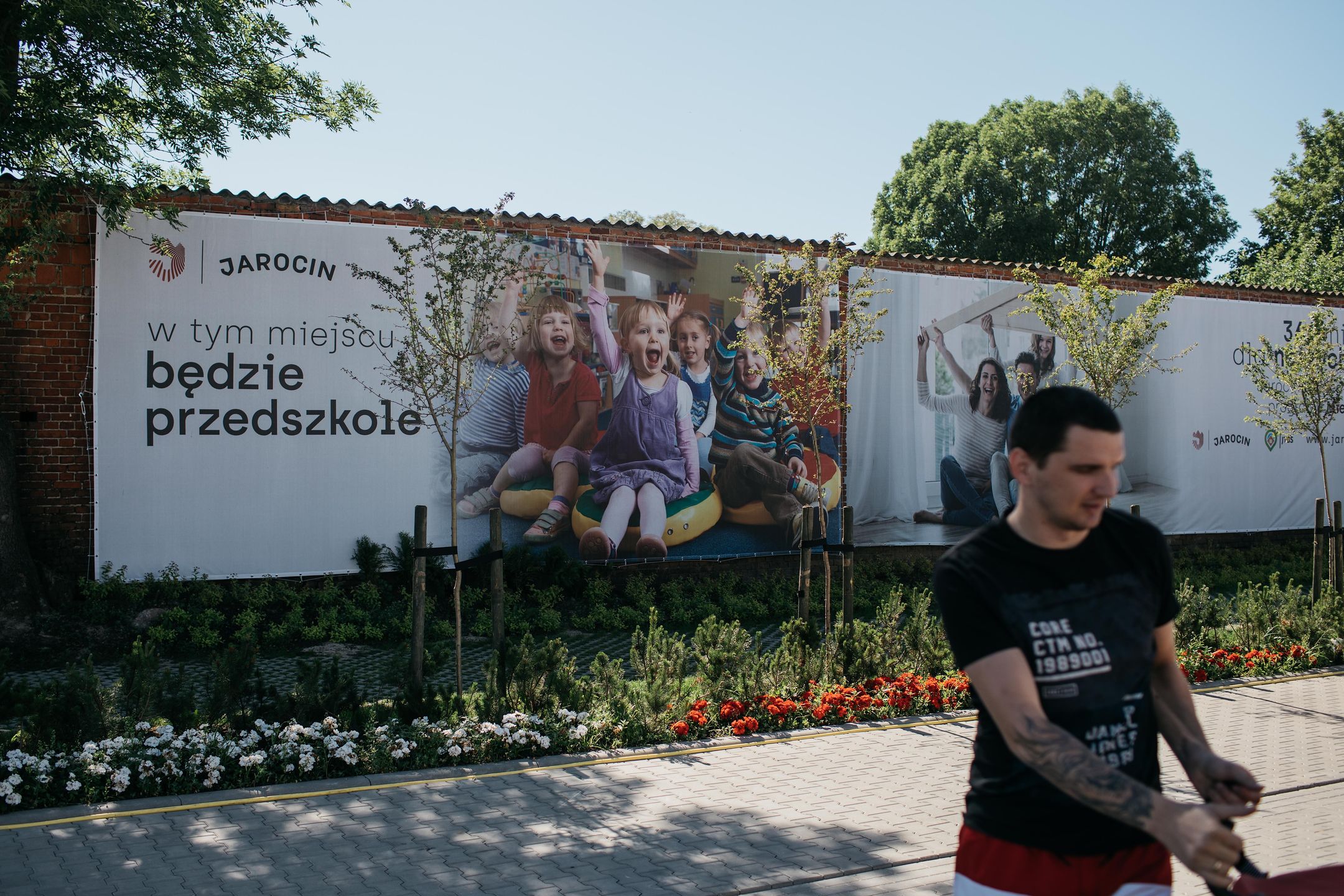 Rodzicom mieszkanie,  dzieciom przedszkole. Szef osiedla załatwił wszystko "swoim mieszkańcom" 