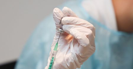Grupa seniorów, którzy będą mogli zapisywać się 22 marca na szczepienia może być poszerzona.