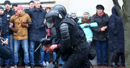 Białoruś: zatrzymania dziennikarzy po demonstracjach w Mińsku