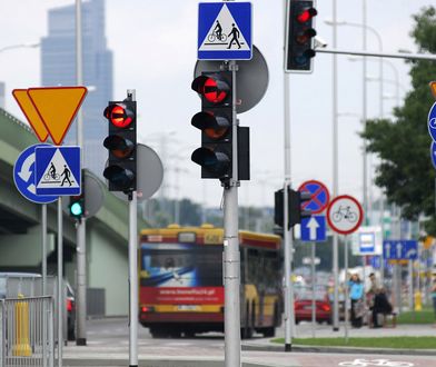 Pierwszeństwo na skrzyżowaniu nie takie oczywiste? Internauci mają wątpliwości