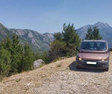 Zachwyca stylistyką. Zabierzesz nią teściową na działkę