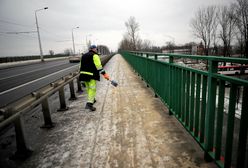 Śnieg i mróz. Trudne warunki na drogach, ostrzeżenia