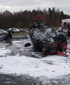 Tragiczny wypadek na trasie S8. Po uderzeniu w barierę kierująca spłonęła w aucie