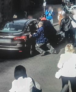 Samochód "widmo" potrącił kobietę na deptaku. Przechodnie rzucili się na pomoc