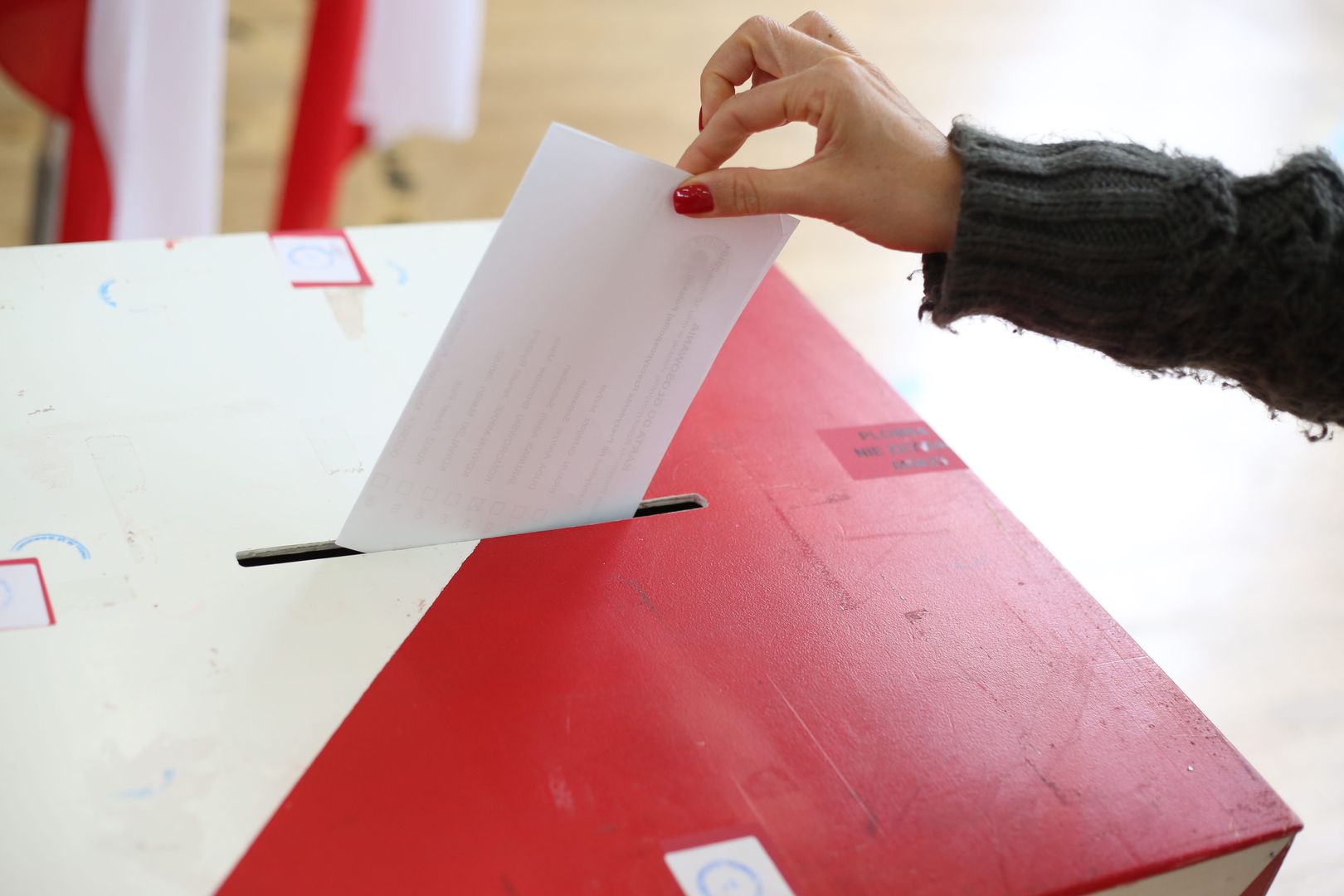PiS zyskało od wyborów, a PO straciło. CBOS publikuje wyniki najnowszego badania