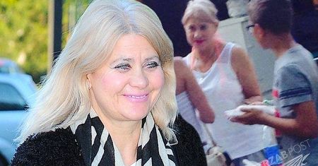 Mama Oli Kisio znalazła pracę na wakacje. Wyjechała nad morze i sprzedaje... Fani zrobili jej zdjęcia
