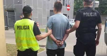 Łódź. Zniszczył samochód, bo chciało mu się pić