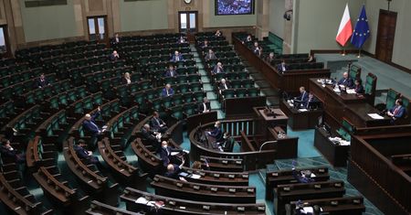 Koronawirus w Polsce. Sejm wstrzymał obrady ws. wyborów korespondencyjnych