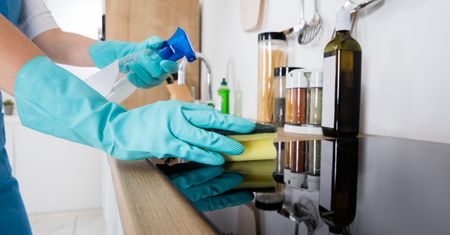 10 grzechów, które prawdopodobnie popełniasz podczas sprzątania domu. Nie rób tego więcej!