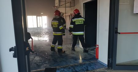 Napachanie. Pożar w szkole podstawowej. W akcji dziewięć zastępów straży