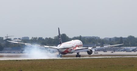 Warszawa. Pierwszy biało-czerwony Dreamliner LOT wylądował