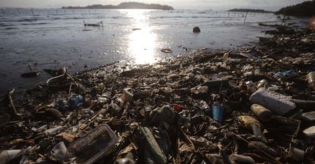 Kiedyś raje, dziś toną w odpadach. 10 najbardziej zanieczyszczonych plaż na świecie