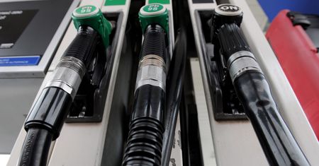 Podwyżki na stacjach coraz mniejsze, ale jest drożej niż przed rokiem