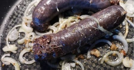 Kaszanka z Lidla. Czytelnik podejrzewał, że są w niej larwy włośnicy. Sklep uspokaja