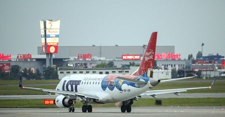 Obostrzenia w związku z koronawirusem. Zawieszenie ruchu lotniczego i kontrole na granicach